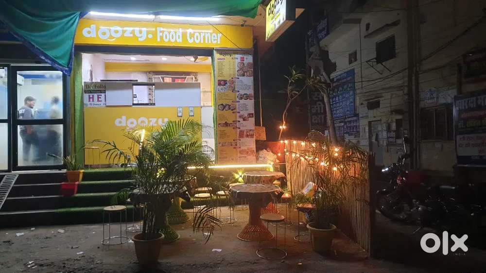 Fast food running cafe par ladka chaiya jo bna or manage kar sake