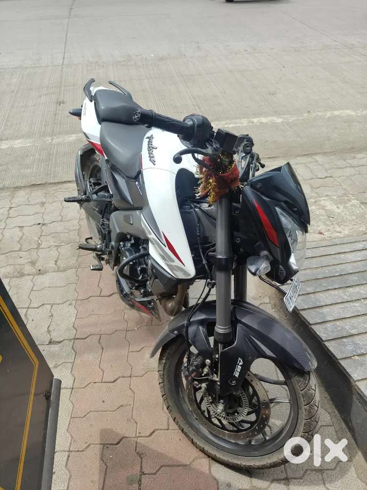 Pulsar ns 200 hai 11 mahine old hai
