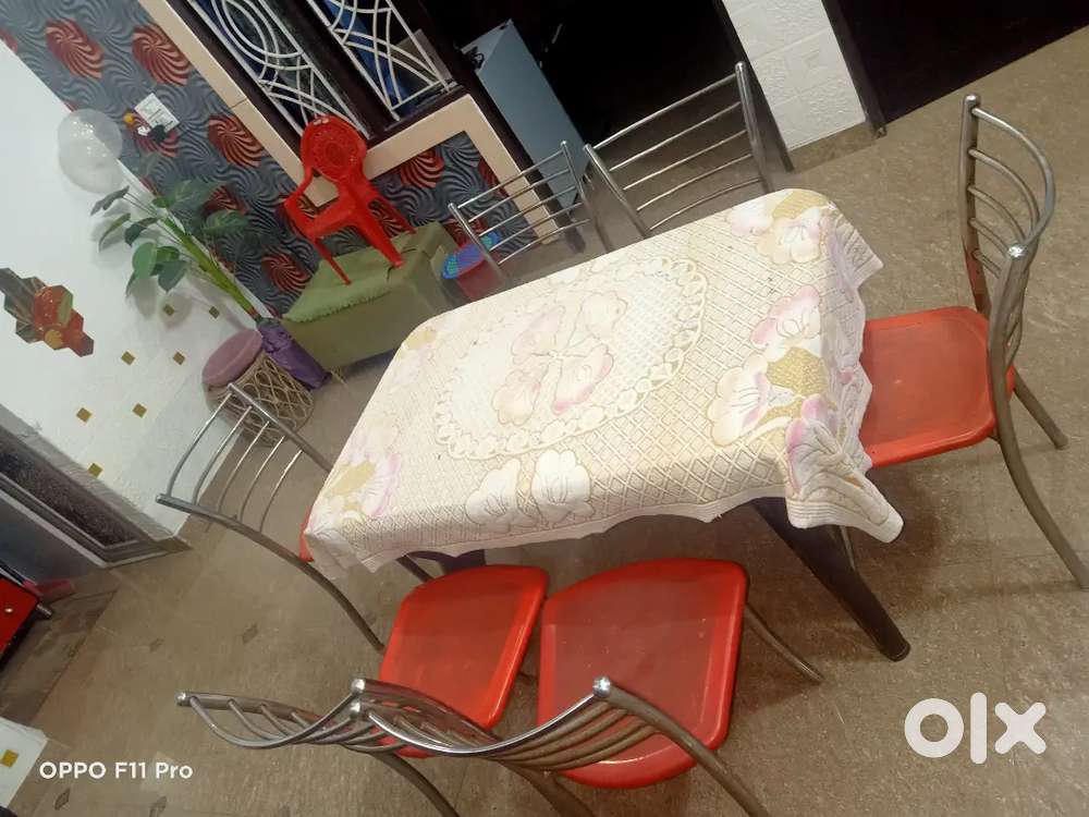 Plastic small daining table with 6 chair