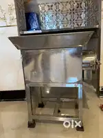 Selling a second hand commercial grinder , second hand , excellent con