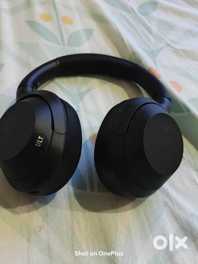 Only 2 day old full on original warranty selling because want speakers