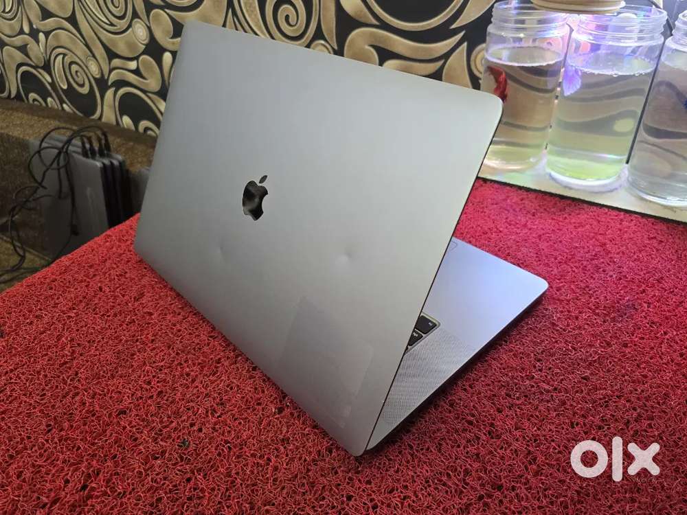 Apple Macbook Pro 2020 i7 16gb 512gb 5.5gb Graphics 16inch Retina