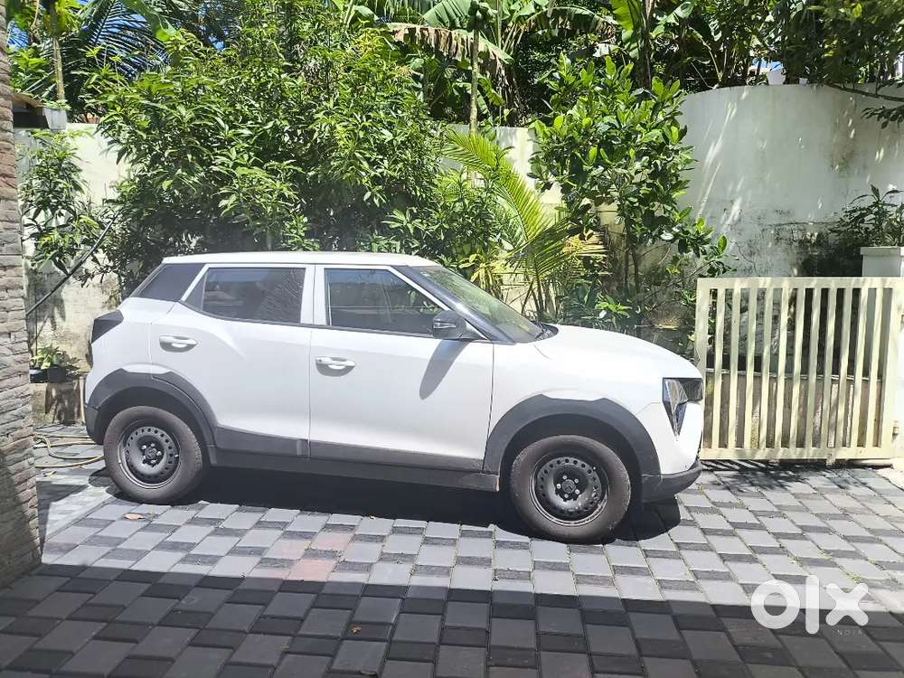 Mahindra XUV 3XO MX1 petrol 2025