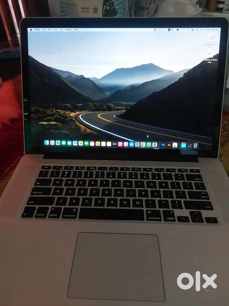 Macbook pro i7  16 gb ram  256 SSD