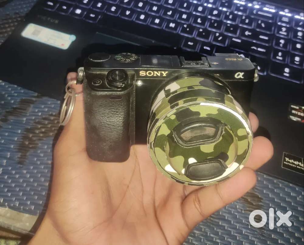Sony Alpha ILCE-6000 (SELP1650) Mirrorless