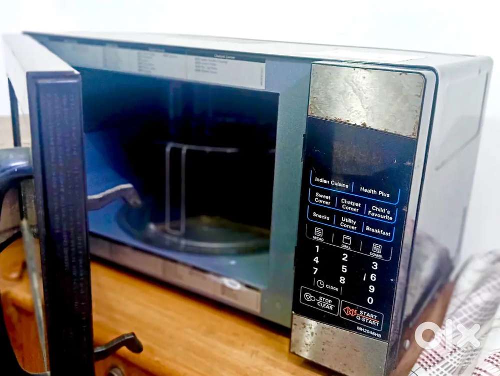 LG Microwave Oven in Working Condition.