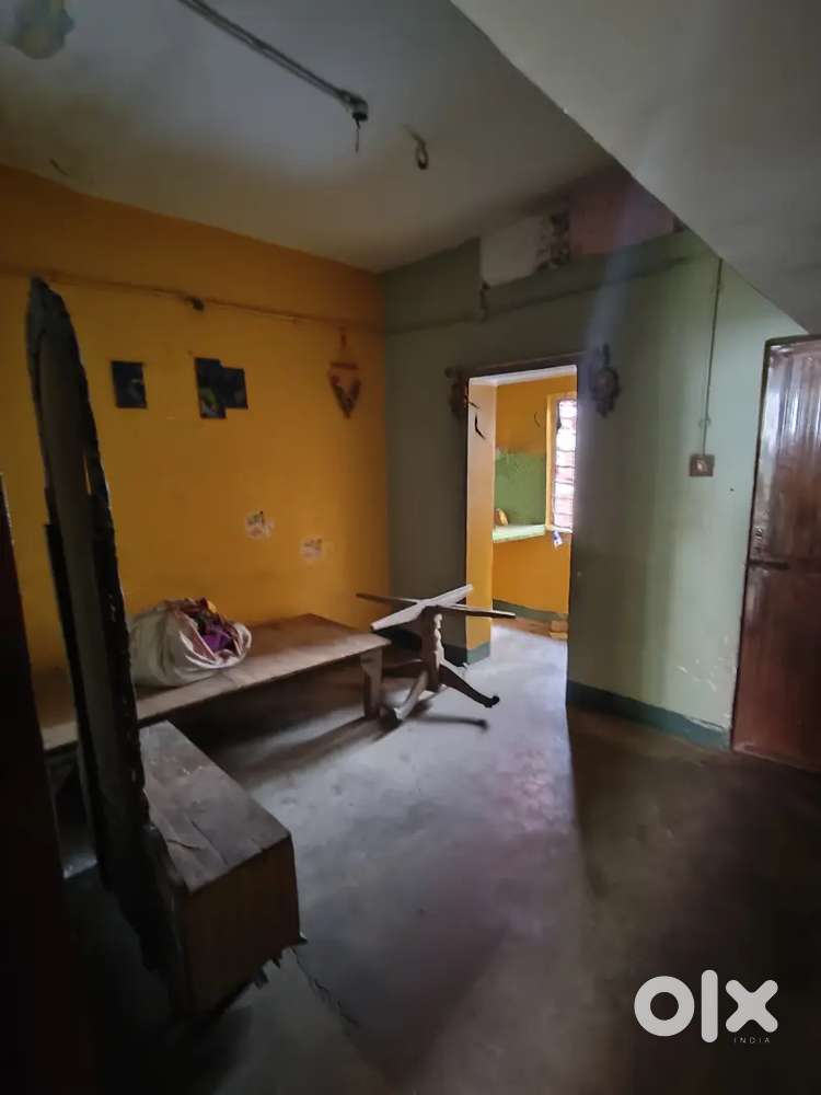 Room sharing girl partner