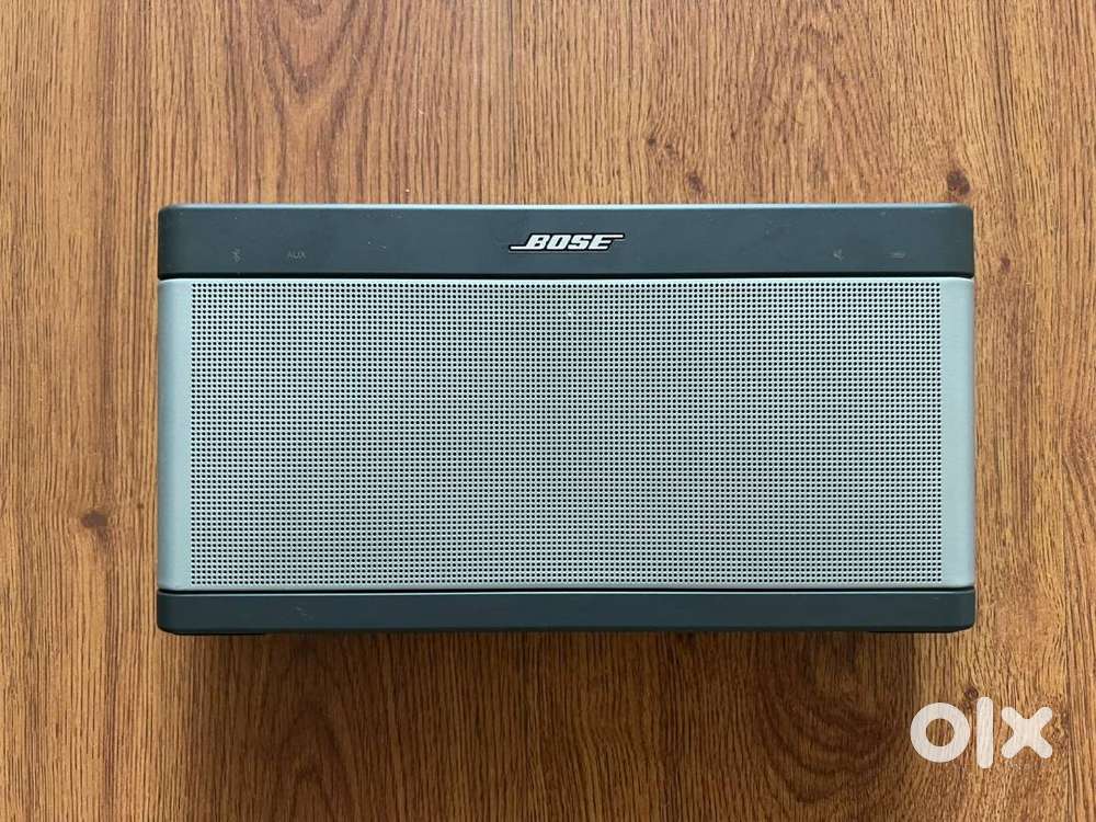 Bose Soundlink III Bluetooth Speaker with AUX (Charger is included)