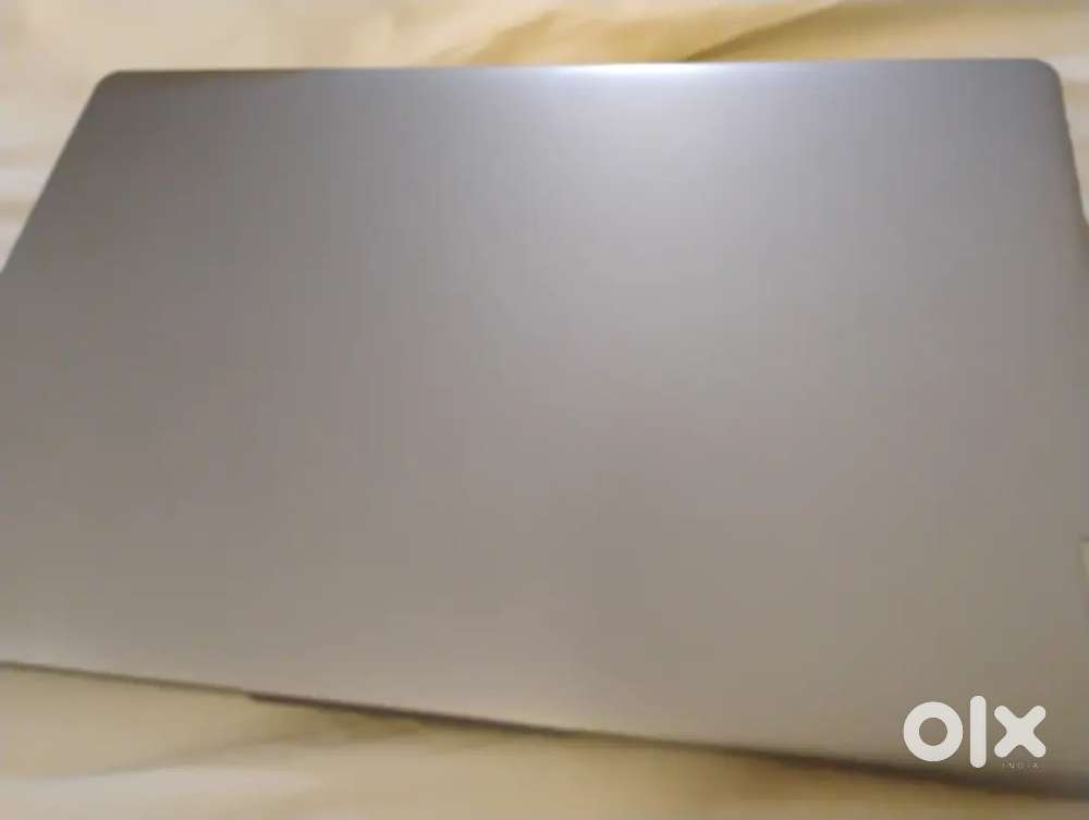 Lenova IdeaPad Slim 3 15IRH8