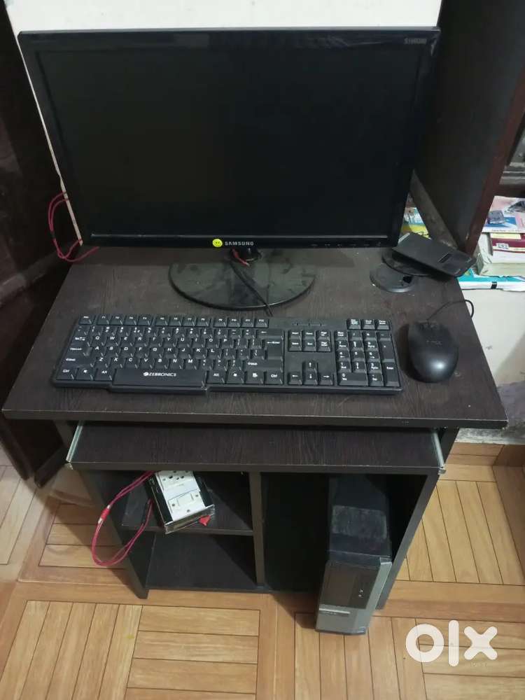 Dell Urgent sell 500gb hdd+256 SSD, 8 Gb Ram with sumsung monitor