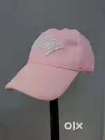 Pink baseball cap with embroidered