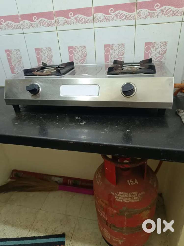 Gas stove with cylinder