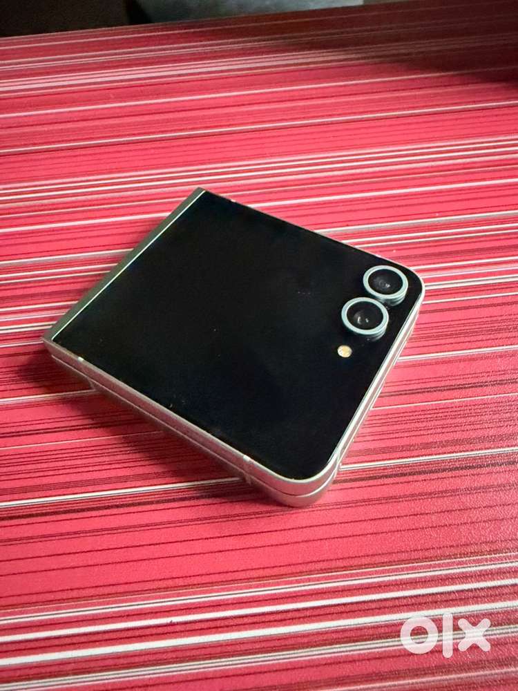 Samsung flip 6 for sale.One year old.