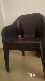 2 plastic chair