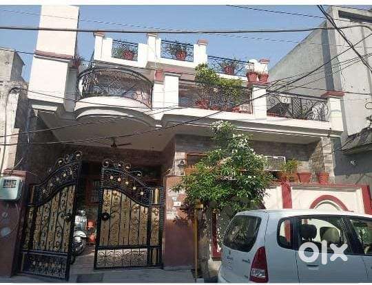 125 sq kothi old  double story at model town extn