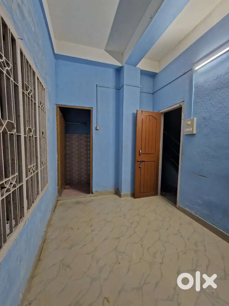 1single room with attached kitchen and bathroom