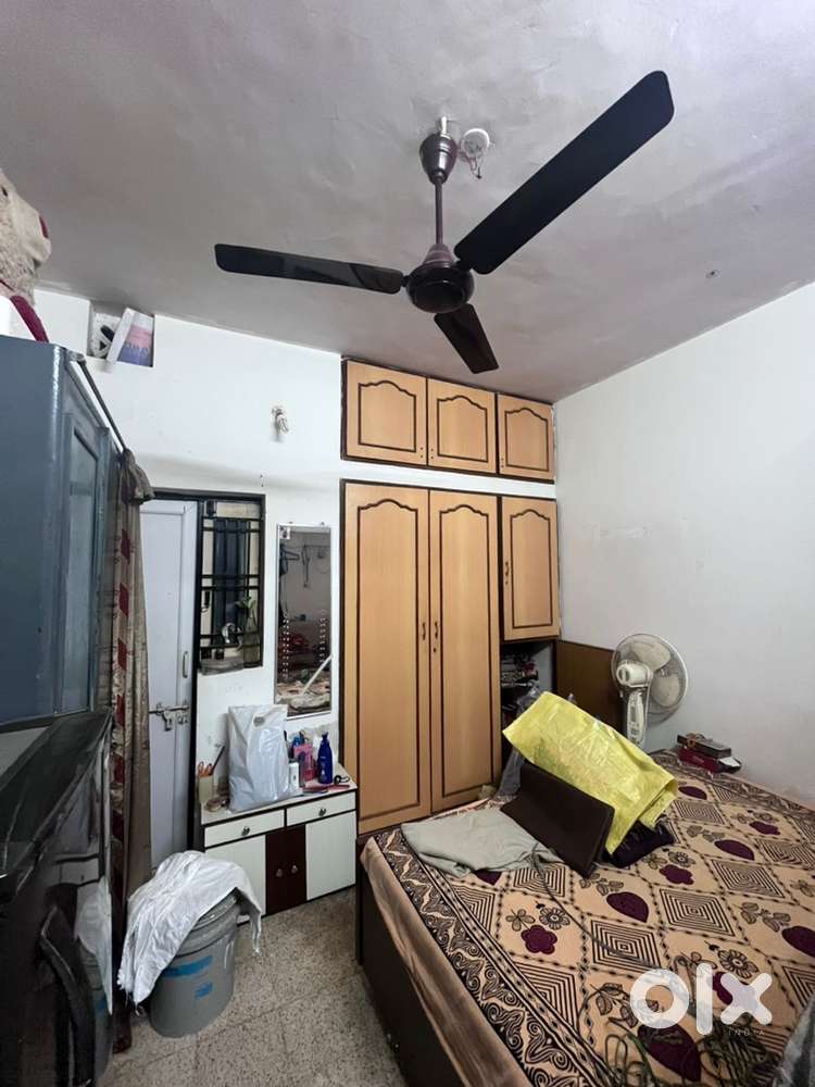 2 girlroom mate required