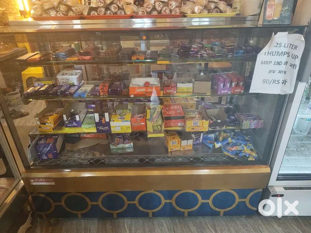 Cake display counter