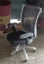 Dynamic mesh back chair brand new