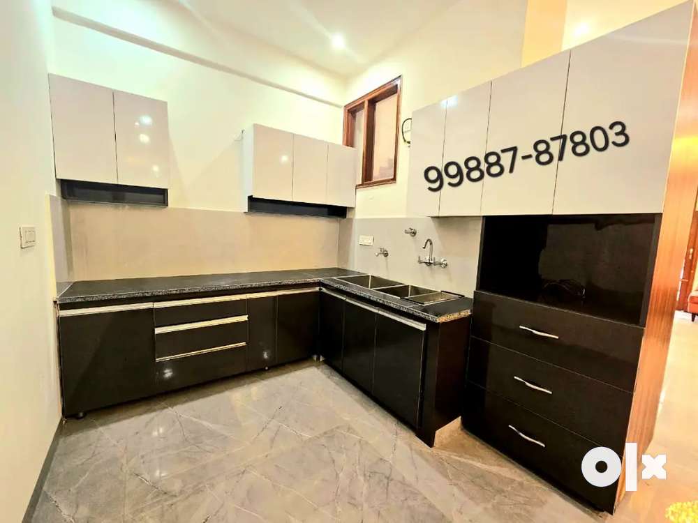 160 Sqr.yd Extra Spacious 3BHK Flat with Lift and with Power backup,