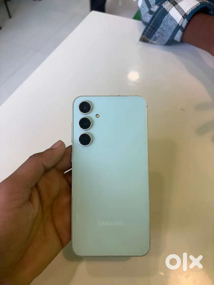 S23 fe  128 8gb.  5g