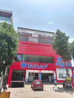 Cleaning staff in restaurant in kr puram