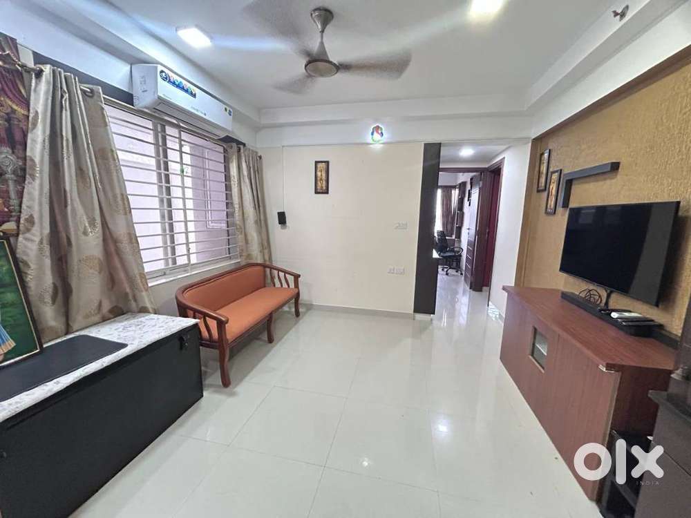 Fully Furnished 1650 sqft flat/ 3 bhk/  1.25 Cr/- Viyyur   Thrissur