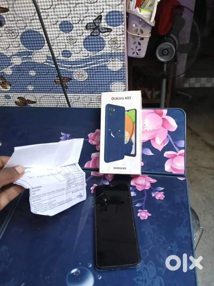 Mujhe i phone lena hai isliye me isko bhech raha hu