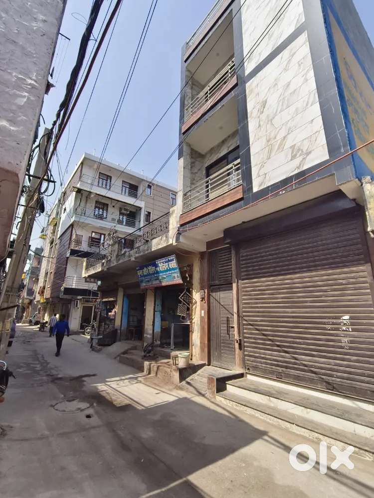 100 Sq Yds Independent House Near Raghubir Singh School On Comm. Road