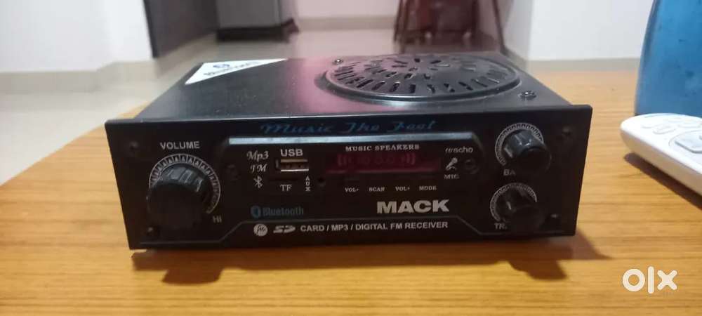 Bluetooth  amplifier  And two  speakers