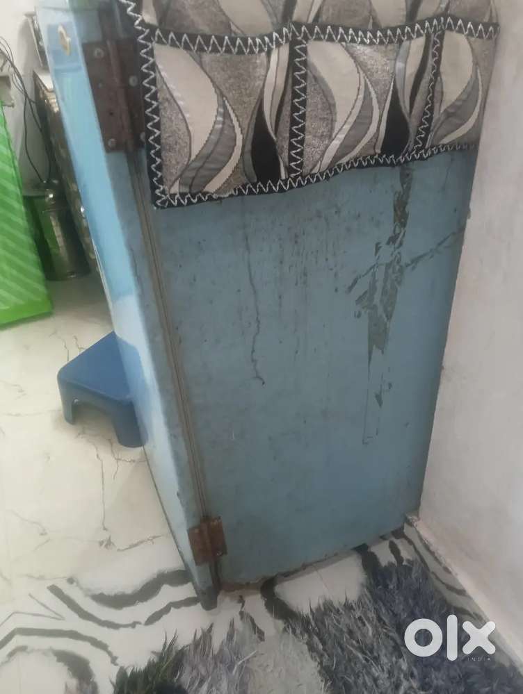 Fridge 5 saal old