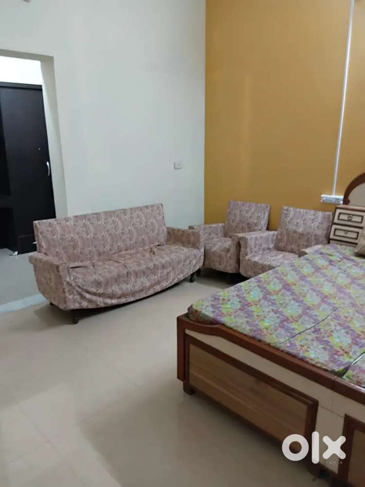 Independent 2 room set furnished on ground