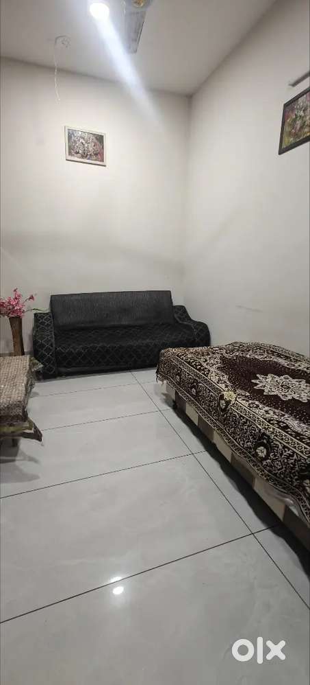 1 room with 1 bathroom