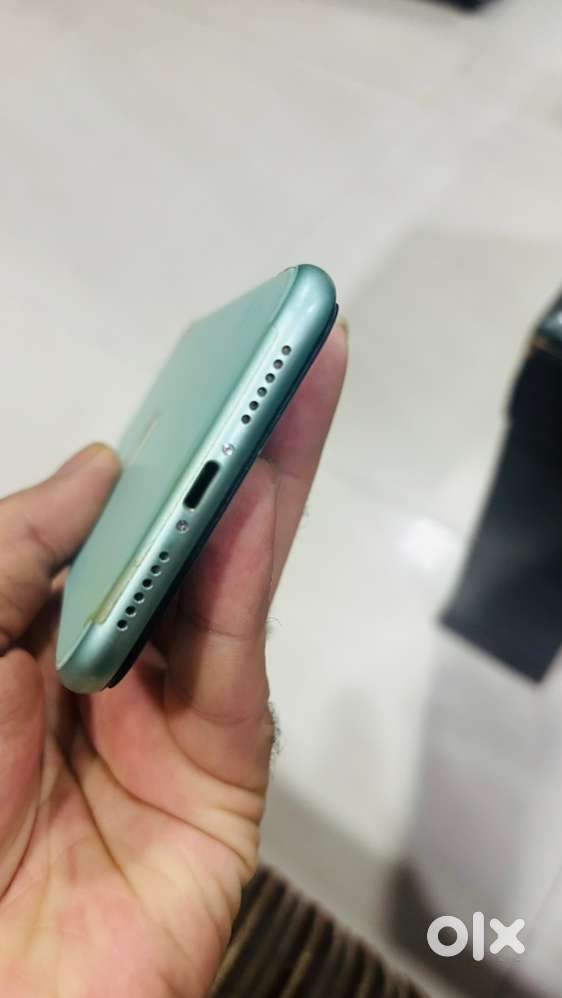 Iphone 11 128 gb never repaired. Excellent Condition