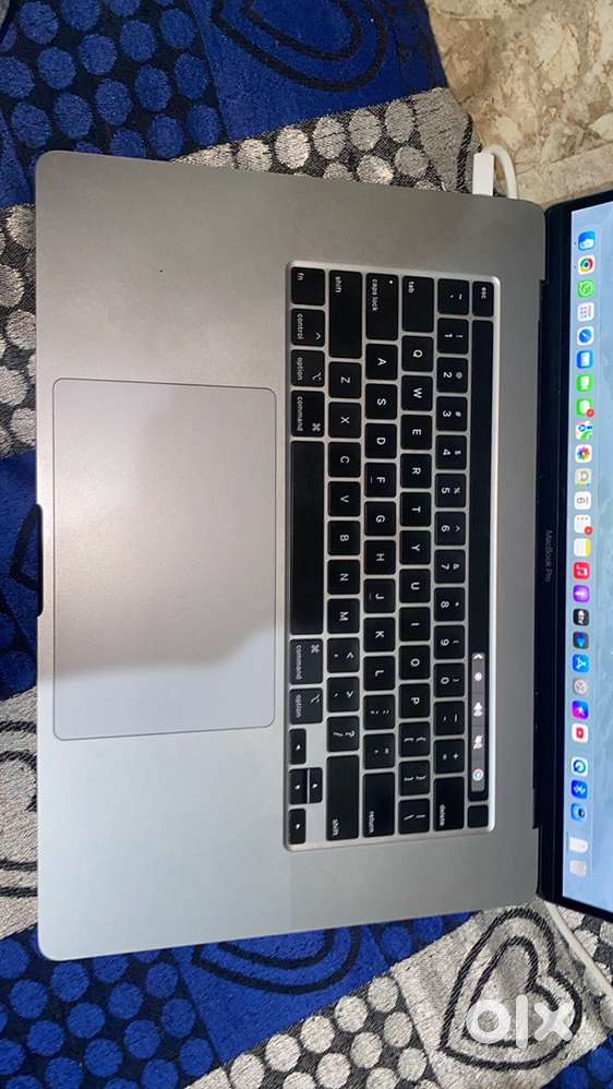 Mackbook 16 pro  16 inch dispaly