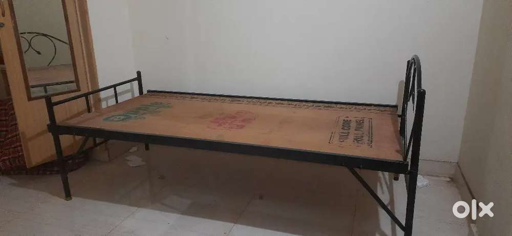 New Single bed with foldable legs