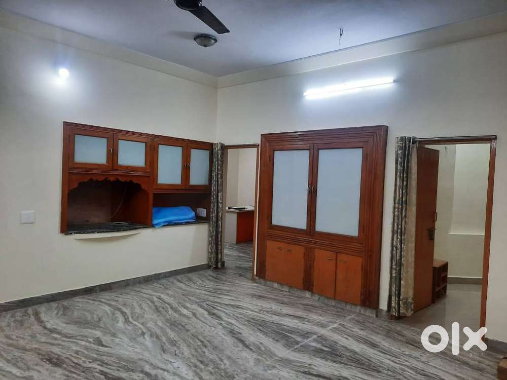 Spacious Men's PG with dressing room @ 5750 per bed.