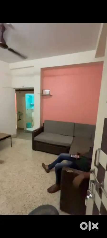 2 BHK Semi-Furnished Flat for Rent in Subhash Nagar, Trimurti Nagar