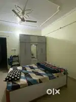 1 room vacant in 3 bhk flat only for girls