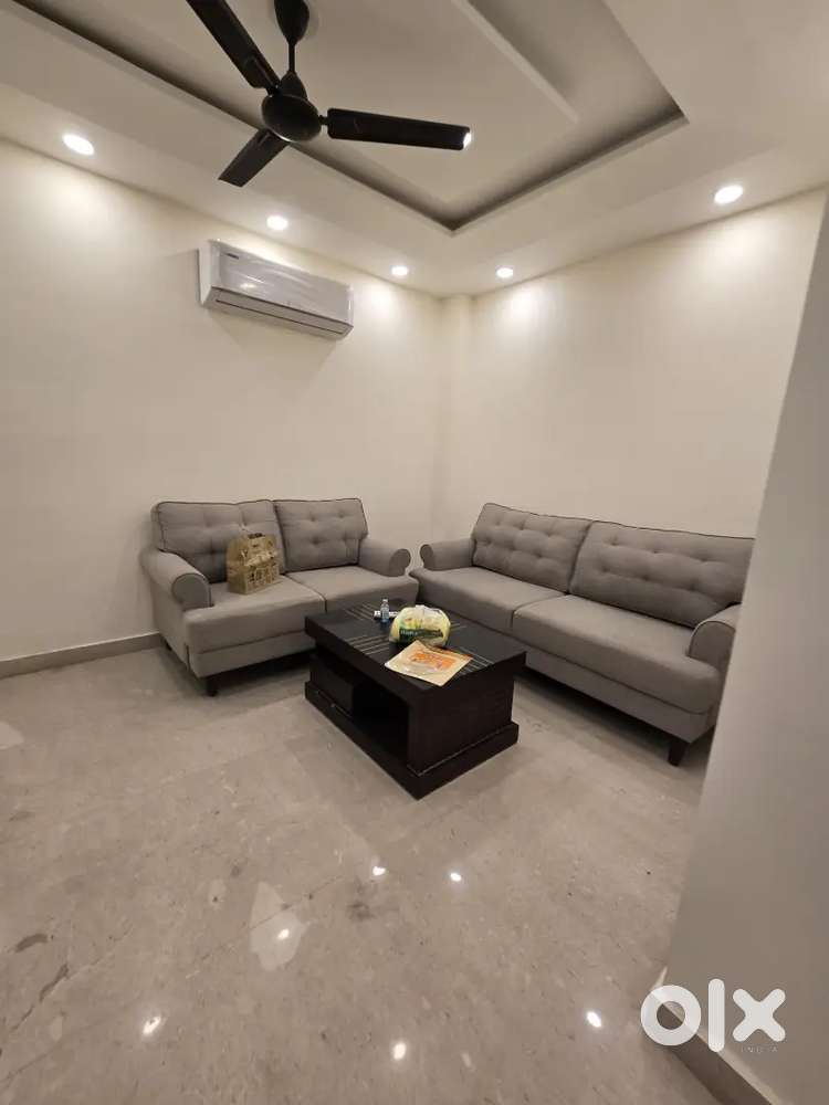 II GOHRI PROPERTIES II2BHK UPPER FIRST FLOOR PARK FACING READY TO MOVE