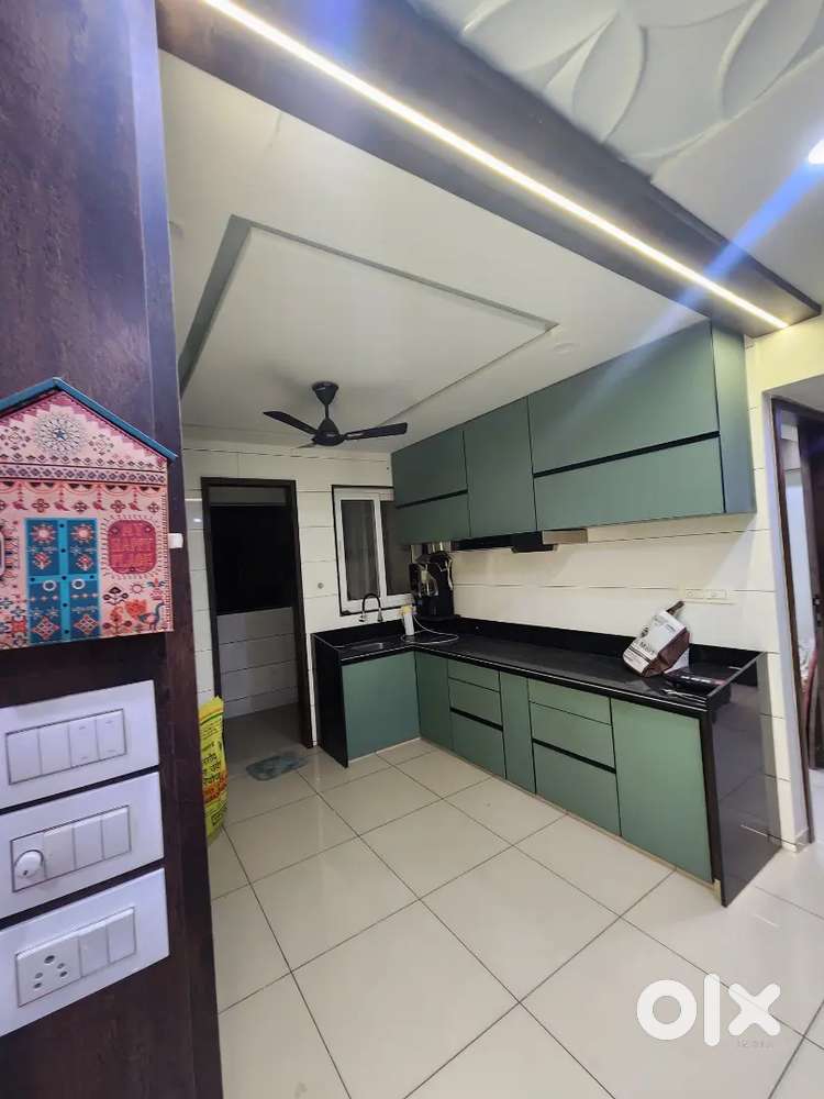 Prime location full furnished 2 bhk luxury flat rent