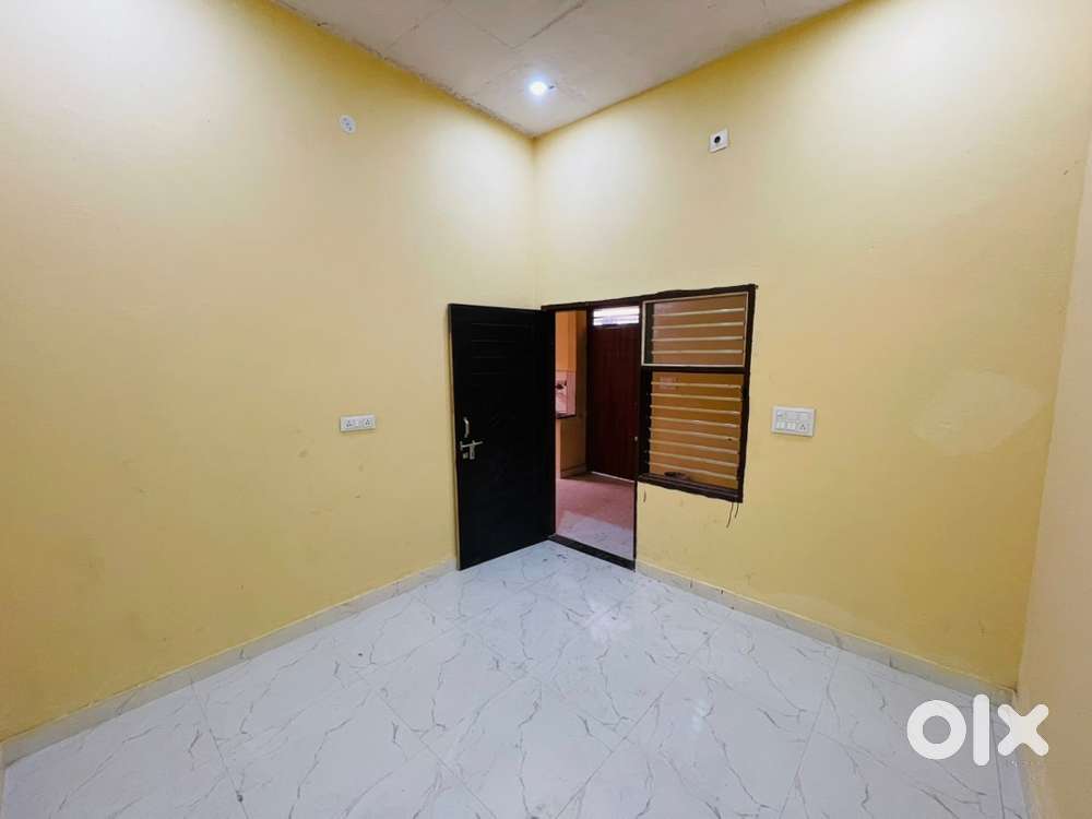 2 room set on rent on main gohana road