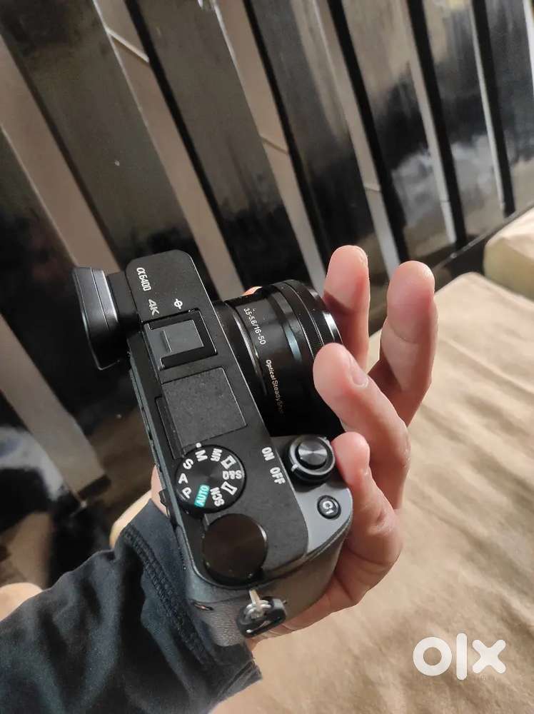 Sony Alpha 6400 with warranty