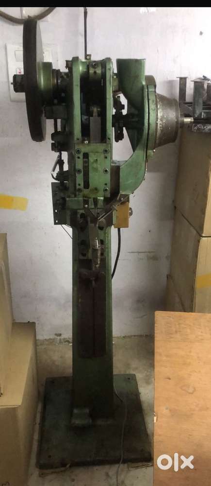 Riveting machine