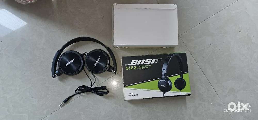 New boxed pack Bose music headphones