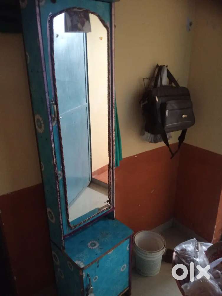 Drising table darpan  Aina