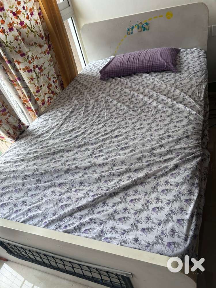 Single bed ( slightly bigger than single bed)