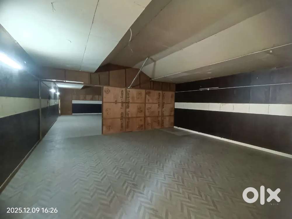 1800 square feet gudown for rent in Avinashi. .