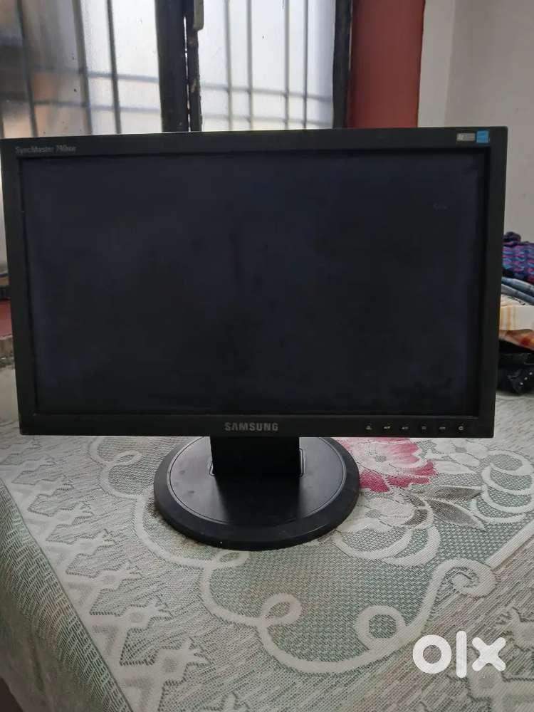 Samsung 17 inch LCD Monitor with wall mount
