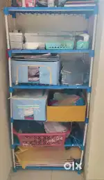 2 plastic rack in good condition